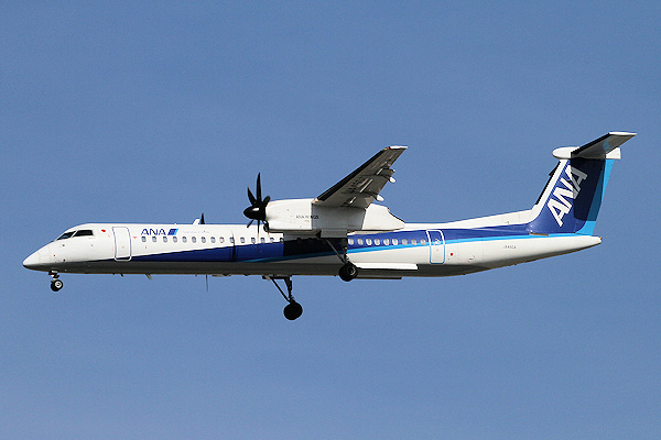 ANA DHC-8-400（JA460A）