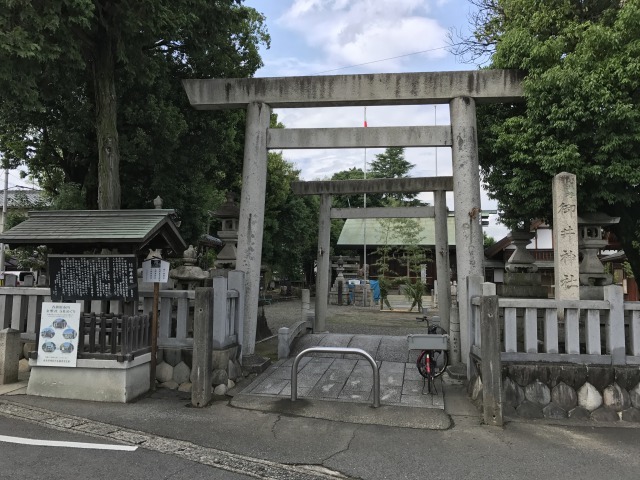 御井神社　入口石柱