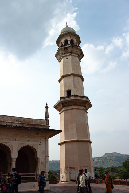 171002_Bibi-Ka-Maqbara_Minaret.jpg