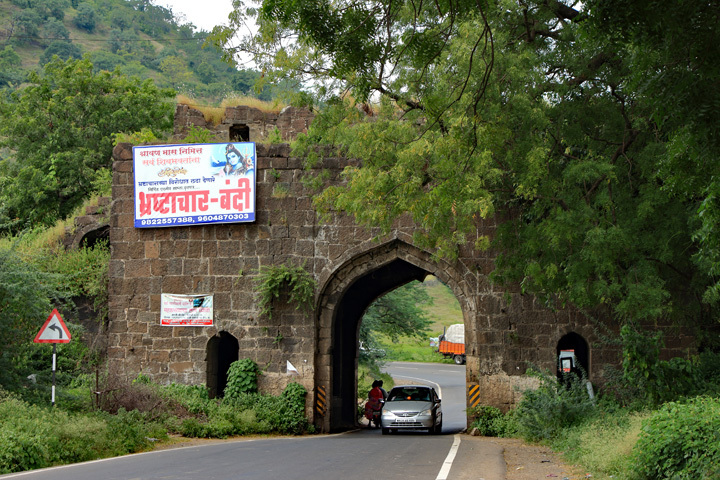 171002_Daulatabad-Gate.jpg