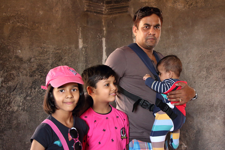 171002_Indian-Father-Children.jpg