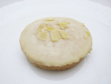 発酵バター香るバターケーキ（ラム酒風味）  ファミリーマート