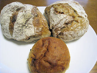 パンドロデヴノア　紅茶とレーズンとキャラメルチョコのパン