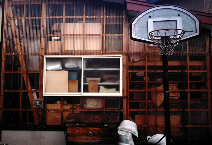バスケゴールとタキロン倉庫