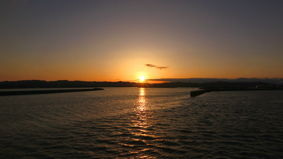 宮城県の夕日スポット　荒浜漁港公園（鳥の海）