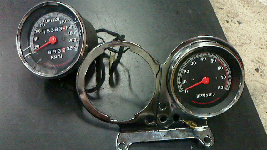 TNTcycleブログ １９９３ FXR スピードメーター移設 タコメーター増設