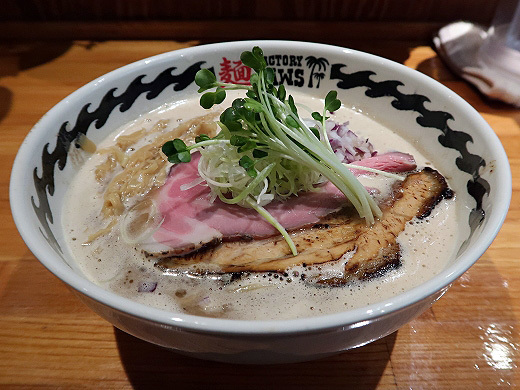 麺 ＦＡＣＴＯＲＹ ＪＡＷＳ・ラーメン　７杯目